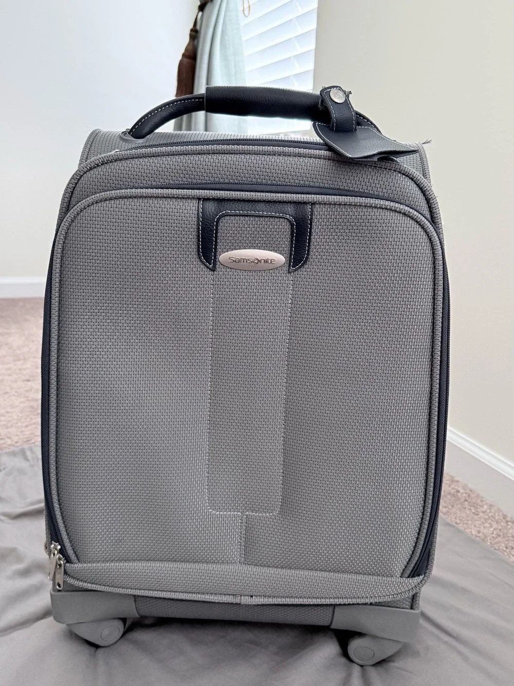 Samsonite 22-inch Expandable Carry-On Softside Luggage